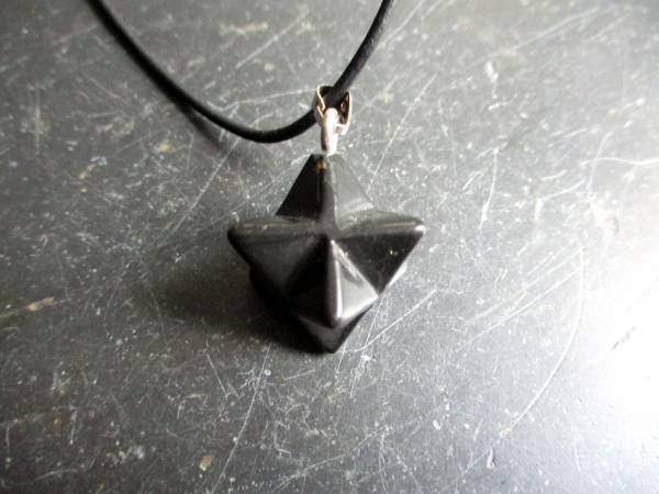 Kette, Lederband, Anhänger, Merkaba, Schungit, schwarz, Unisex