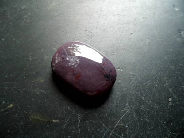 Handschmeichler, Seifenstein, Mookait, braun/lila, Deko