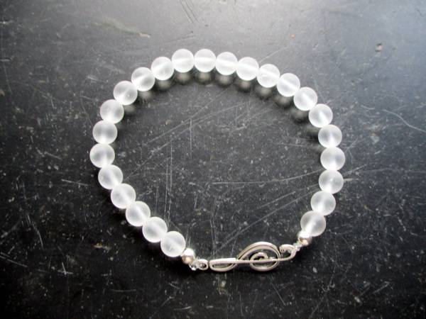Armband, Symbolarmband, Bergkristall, matt, weiß, Notenschlüssel, Schmuck, Frauen