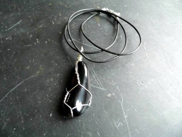 Kette, Lederband, Obsidian, Draht, gewickelt, Anhänger, Schmuck, schwarz