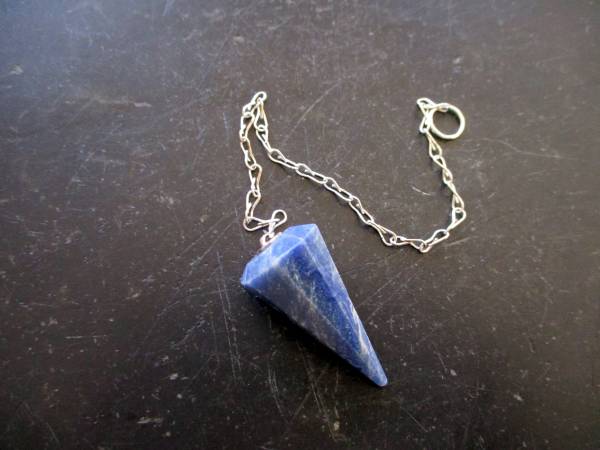 Pendel, Spitzpendel, Blauquarz,  Messing, versilbert, Magie, Wicca