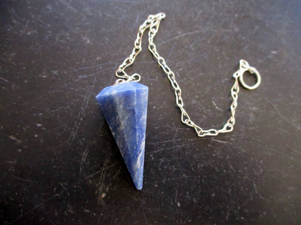 Pendel, Spitzpendel, Blauquarz,  Messing, versilbert, Magie, Wicca
