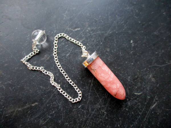 Pendel, Spitzpendel, Rhodochrosit, Messing, versilbert, Magie, Esoterik