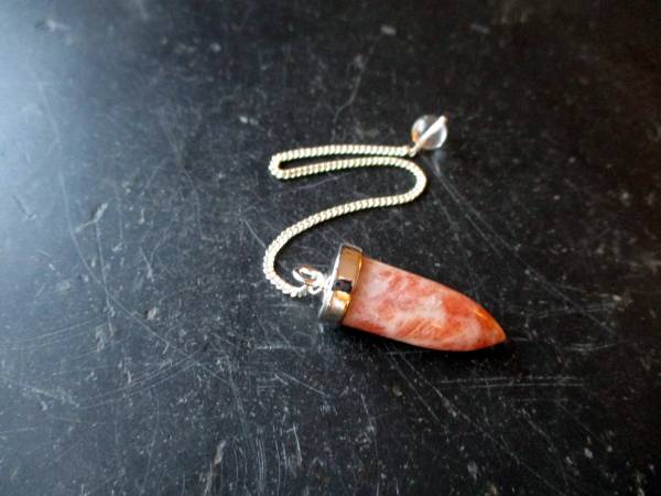 Pendel, Spitzpendel, Sonnenstein, orange, Metall, silberfarben, Esoterik, Wicca