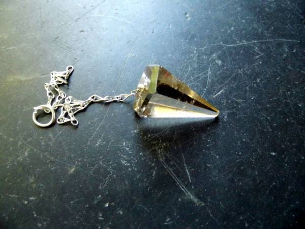 Pendel, Spitzpendel, Rauchquarz, hell, Metall, Wicca, Schamane