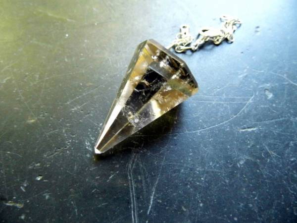 Pendel, Spitzpendel, Rauchquarz, hell, Metall, Wicca, Schamane
