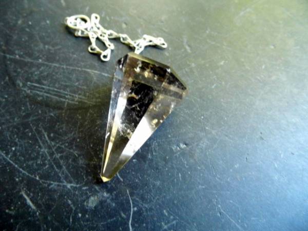Pendel, Spitzpendel, Rauchquarz, hell, Metall, Wicca, Schamane