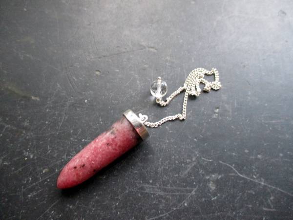 Pendel, Spitzpendel, Edelsteinpendel, Rhodonit, rot, Sterlingsilber, Wicca, Schamane, Magie