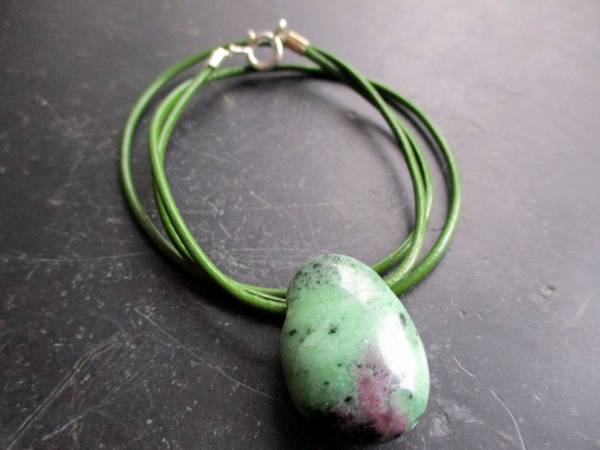 Kette, Lederband, Tropfen, Rubin, Zoisit, grün, rot, Silber, Schmuck, Unisex