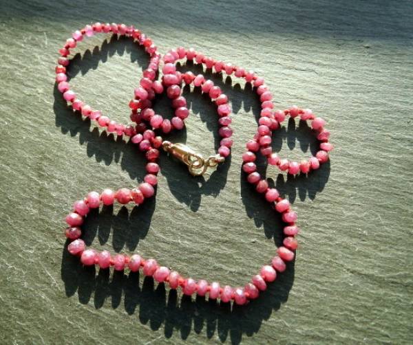 Rubinkette, Kette, Rubin, Perlenkette, rot, Silber, geknotet