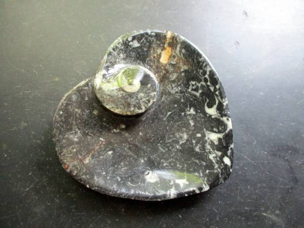 Schale, Seifenschale, Orthoceras, schwarz, weiß, Herz, Herzform, Deko, Geschenk