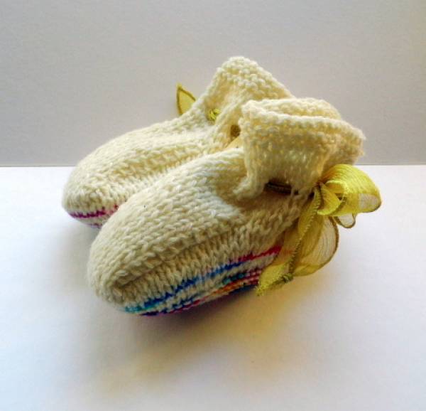 Baby Schuhe, Schühchen, Booties, weiss,bunt, Schleife, Seide, Wolle, Puppen