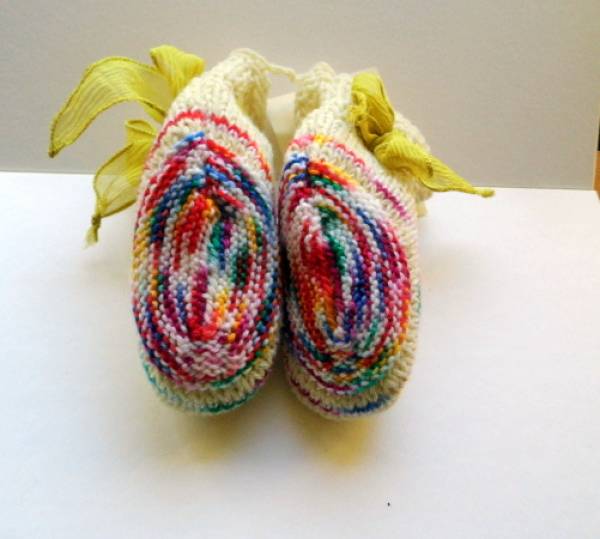 Baby Schuhe, Schühchen, Booties, weiss,bunt, Schleife, Seide, Wolle, Puppen