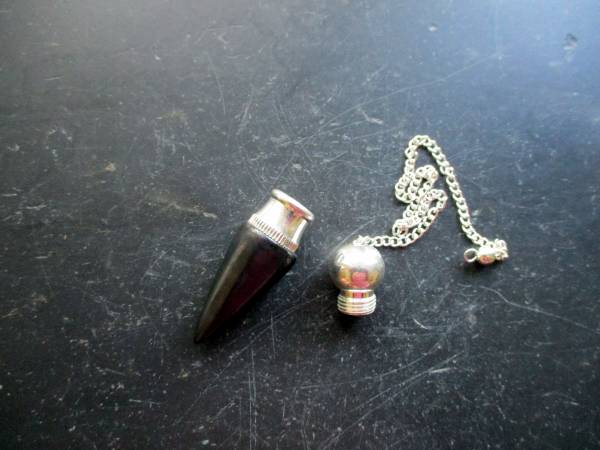 Pendel, Spitzpendel, Schungit, Metall, schwarz, Füllpendel, Wicca, Schamane