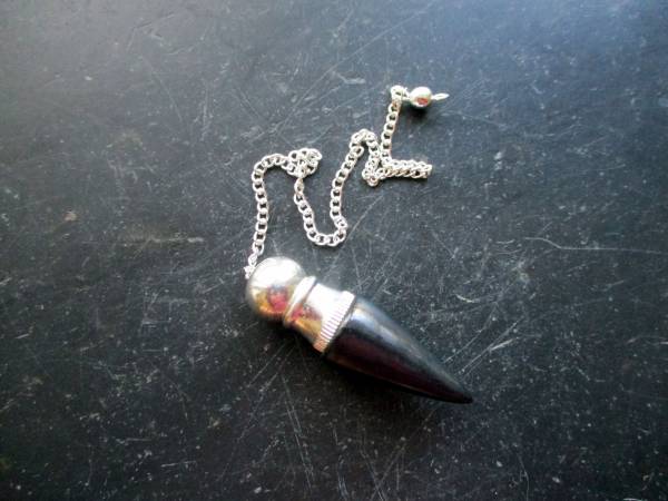 Pendel, Spitzpendel, Schungit, Metall, schwarz, Füllpendel, Wicca, Schamane