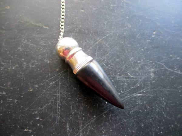 Pendel, Spitzpendel, Schungit, Metall, schwarz, Füllpendel, Wicca, Schamane