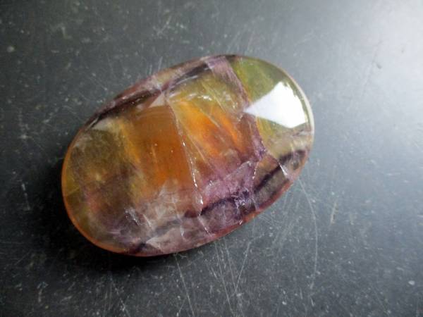 Handschmeichler, Seifenstein, Regenbogenfluorit, Fluorit, schillernd, bunt, Deko