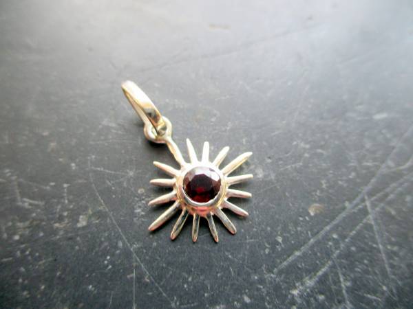 Anhänger, Sonne, Sterlingsilber, Granat. rot, facettiert , Schmuck, Frauen, Mädchen
