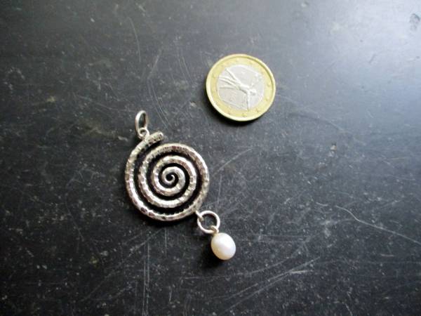 Anhänger, gehämmertes Silber, Perle, weiß, Spirale, Schmuck, Frauen